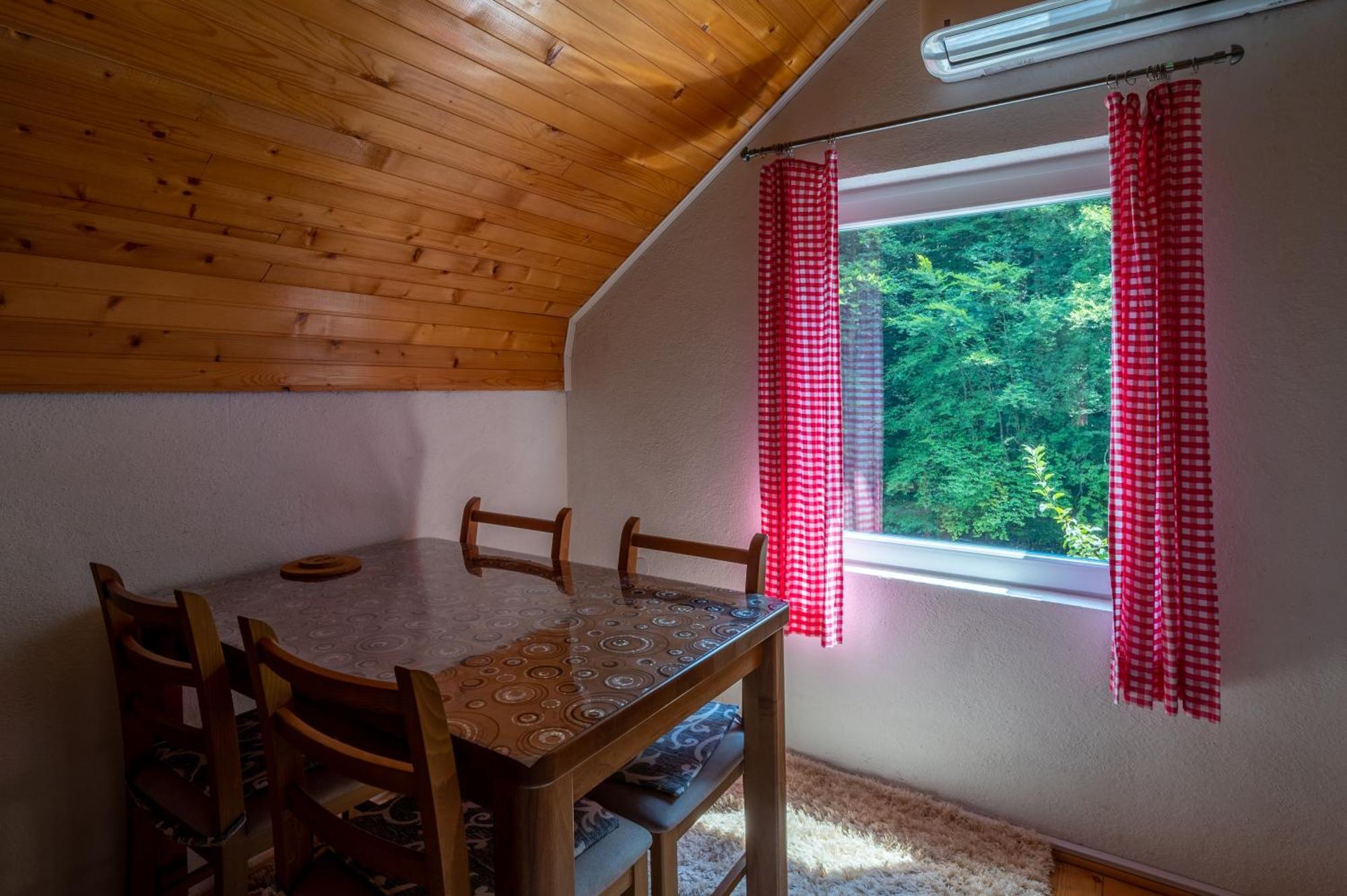 Domacinstvo Na Kraju Svijeta Guest House Sipovo Exterior foto