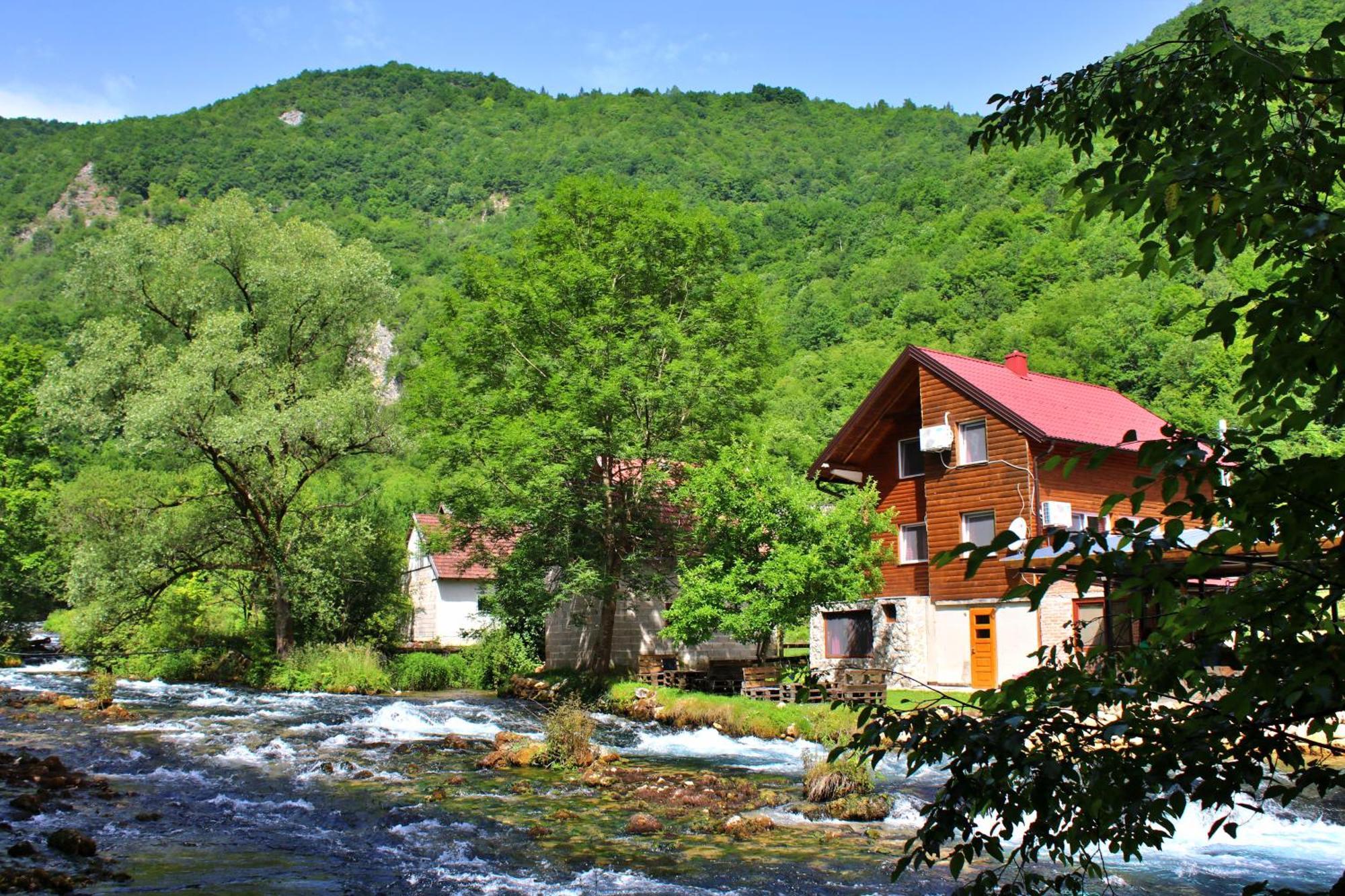 Domacinstvo Na Kraju Svijeta Guest House Sipovo Exterior foto