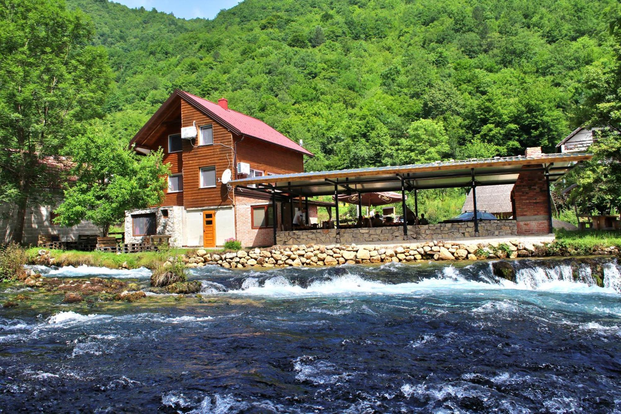 Domacinstvo Na Kraju Svijeta Guest House Sipovo Exterior foto