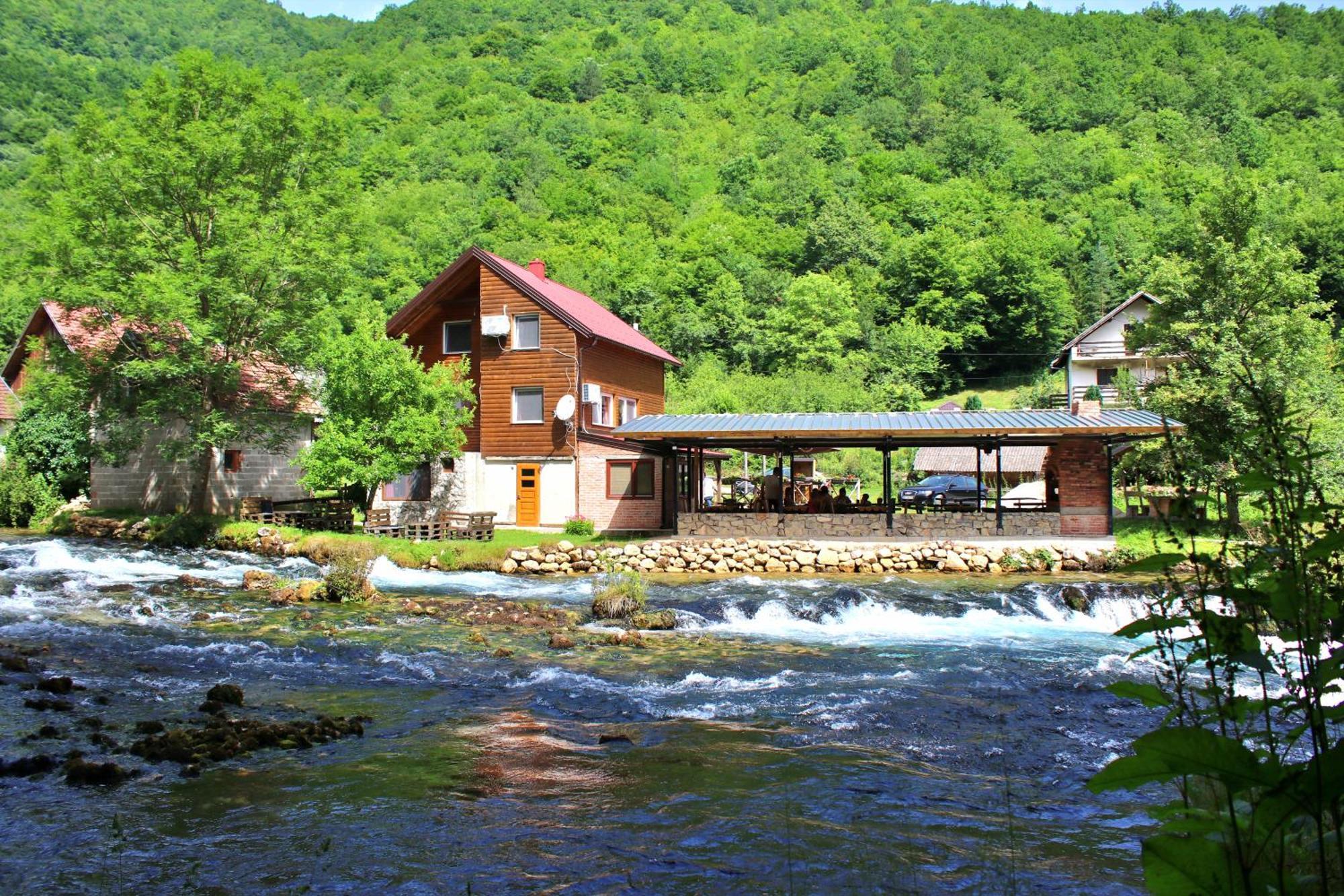 Domacinstvo Na Kraju Svijeta Guest House Sipovo Exterior foto